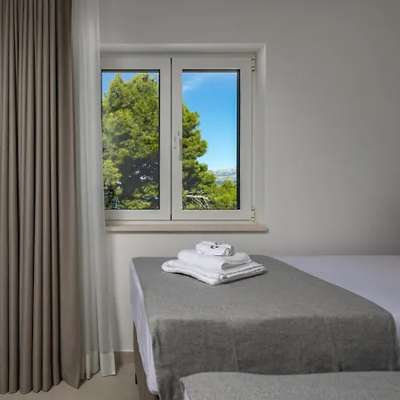 بيت للعطل 4 Bedroom Awesome In Brac *