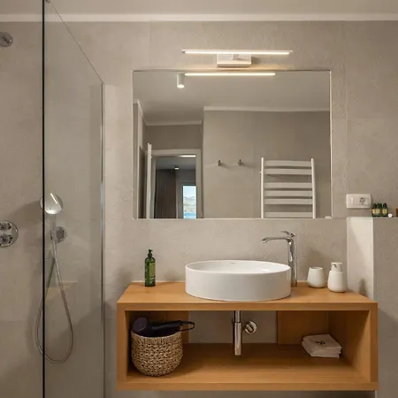 بيت للعطل 4 Bedroom Awesome In Brac سبليتسكا