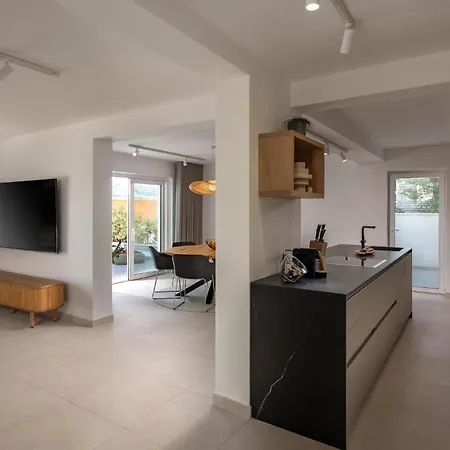 4 Bedroom Awesome In Brac سبليتسكا