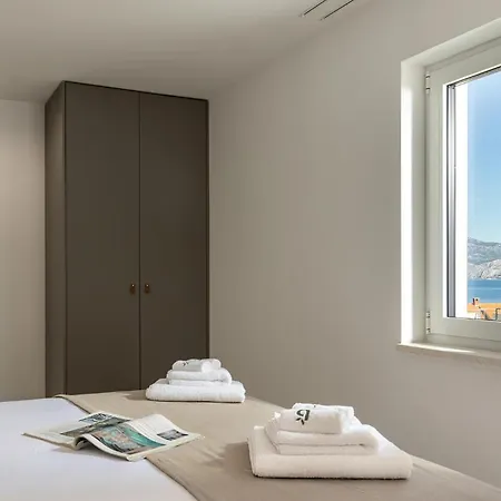 بيت للعطل 4 Bedroom Awesome In Brac سبليتسكا
