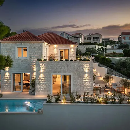4 Bedroom Awesome In Brac * سبليتسكا
