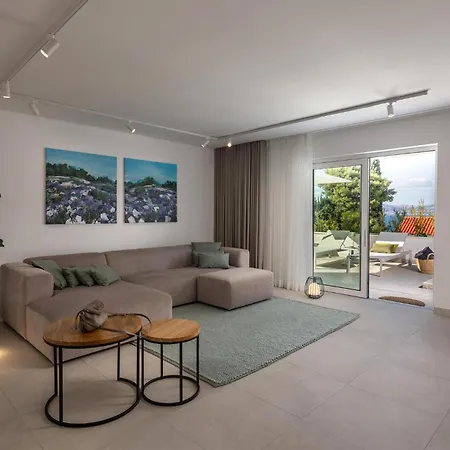 4 Bedroom Awesome In Brac