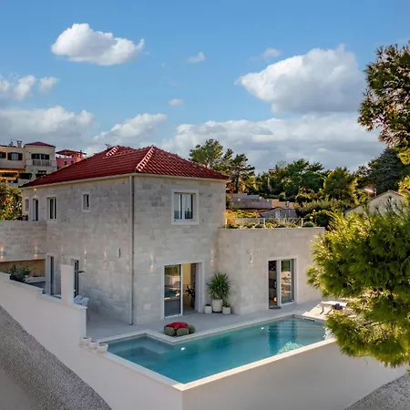 بيت للعطل 4 Bedroom Awesome In Brac