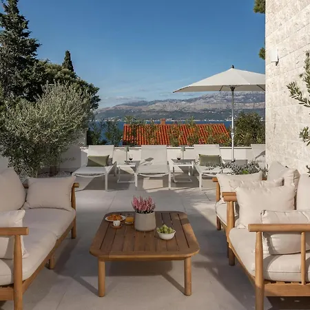 بيت للعطل 4 Bedroom Awesome In Brac سبليتسكا