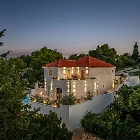 4 Bedroom Awesome In Brac * سبليتسكا