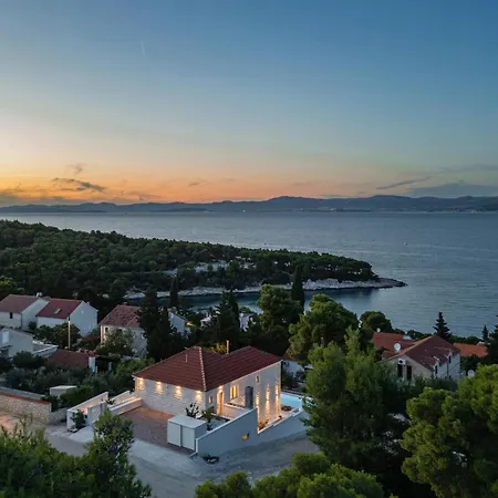 4 Bedroom Awesome In Brac *